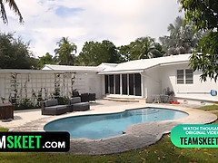 Wohlbeleibte schöne frauen, Grosser arsch, Frau frau mann, Riesig, Lecken, Muschi, Flotter dreier, Titten