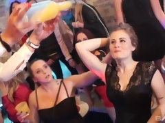 Blonde, Brunette brune, Groupe, Interracial, Lingerie, Piercing, Réalité, Tatouage