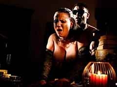 Gros cul, Grosse bite, Gros seins, Sucer une bite, Brunette brune, En levrette, Mère que j'aimerais baiser