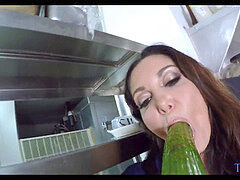 Tromperie, Femme couguar, Cuisine, Mère que j'aimerais baiser, Jarretelles, Branlette espagnole