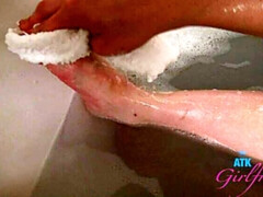 Amateur, Salle de bains, Noire, Petite amie, Petite femme, Chatte, Rasée, Maigrichonne