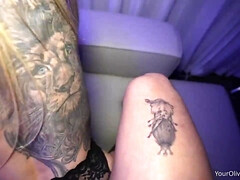 Grosse titten, Blondine, Vollbusig, Büro, Titten