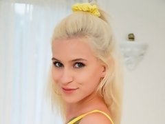 Sucer une bite, Éjaculer dans la bouche, Tir de sperme, Branlette thaïlandaise, Culottes ou slips, Rasée, Adolescente, Nénés