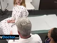 Corridas, Médico, Ébano, Rostro sentado, Penetracion con dedos, Lamidas, Adolescente, Uniforme