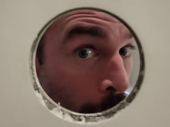 Blasen, Braunhaarige, Frau frau mann, Schwanzloch, Handjob, Jungendliche (18+), Flotter dreier, Toilette