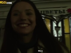 Анальный секс, Брюнетки, Каблуки, Деньги, Колготки, На публике, Стриптиз, Втроем