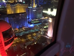 Amateur, Cul, Robe, Petite amie, Petite femme, Mamelons bombés, Fumer, Sous la jupe