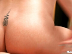 Tussi, Schlafzimmer, Grosser schwanz, Braunhaarige, Vollbusig, Pummelig, Rotschopf, Flotter dreier