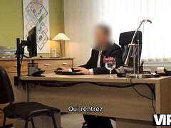 Czech MILF Elis Dark gets down and dirty for cash in office audition