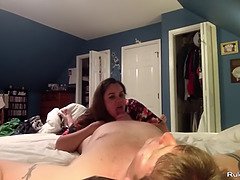 Sexy Mom Gets Creampied