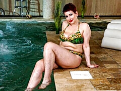 Grote kont, Vingeren, Masturbatie, Rijpe lesbienne, Roodharige vrouw, Kort haar, Alleen, Strippen