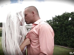 Grosser arsch, Grosser schwanz, Grosse titten, Blasen, Hundestellung, Milf, Im freien, Strümpfe