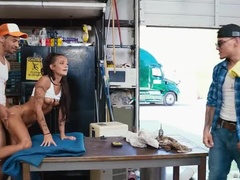 Grosse bite, Blonde, Sucer une bite, Brunette brune, Tir de sperme, Branlette thaïlandaise, Hd, Plan cul à trois