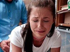 Arsch, Blasen, Braunhaarige, Geschnappt, Rasiert, Jungendliche (18+), Titten, Uniform