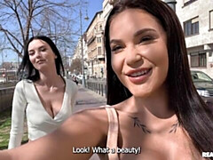 Culo grande, Morena, Penetracion con dedos, Besar, Lesbiana, Lamidas, Madres para coger, Afeitado