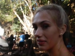 Leie, Blondine, Blasen, Fingern, Fussjob, Zierlich, Öffentlich, Titten