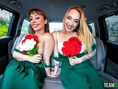 Grosser arsch, Grosse titten, Auto, Hundestellung, Frau frau mann, Muschi, Dürr, Jungendliche (18+)