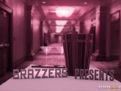 Anal, Blonde, Tromperie, Seins naturels, Jupe, Tatouage, String, Nénés