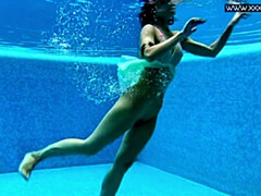 女, フェティッシュ, 小柄, プール, ロシア人, シャワー, 一人, 水中