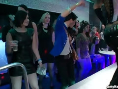 ブロンド, 衣服着たままセックス, ダンス, チン, 手コキする, ハードコア, 穴開きパンティ, ストッキング