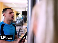 Amerikanisch, Grosser arsch, Grosser schwanz, Grosse titten, Blasen, Geile alte tussi, Gesichtssitzen, Schreiend