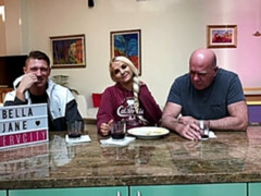 Derrière les coulisses, Grosse bite, Blonde, Sucer une bite, En levrette, Maigrichonne, Adolescente, Nénés