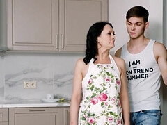 Gros seins, Sucer une bite, Tir de sperme, Gode, Branlette thaïlandaise, Hd, Mature, Russe