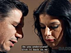 Nana, Sucer une bite, Brunette brune, Tromperie, Européenne, Petite amie, Hard, Nénés