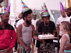 18 jahre, Blondine, Kehlenfick, Schwarz, Zierlich, Ablutschen, Jungendliche (18+), Titten