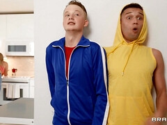 Grote mammen, Rondborstig, Hardcore, Hd, Pornster, Tiener, Trio, Tieten likken