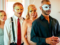 Grosser arsch, Grosser schwanz, Grosse titten, Blasen, Hundestellung, Milf, Orgie