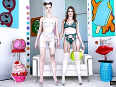 Aus dem arsch in den mund, Grosser arsch, Blondine, Frau frau mann, Lingerie, Piercing, Muschi, Flotter dreier