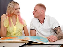 18 ans, Gros cul, Grosse bite, Blonde, Sucer une bite, En levrette, Seins naturels, Nénés