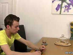 お尻, フェラチオ, 茶髪の, イマラチオ, 手コキする, 淫乱熟女, 母, 義母