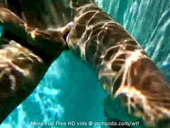 Brunette brune, Gode, Masturbation, De plein air, Petite femme, Piscine, Solo, Webcam