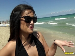 Amateur, Bikini, Mamada, Corridas, Corridas faciales, Latina, Lamidas, Al aire libre