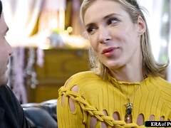 Blonde, Sucer une bite, Branlette thaïlandaise, Masturbation, Mère que j'aimerais baiser, Adolescente, Plan cul à trois, Nénés