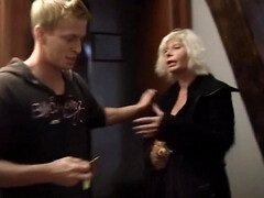 Enthousiasteling, Blond, Pijpbeurt, Tsjechisch, Lul, Rijpe lesbienne, Moeder die ik wil neuken, Moeder