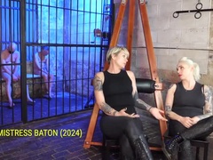 Enthousiasteling, Bondage discipline sadomasochisme, Blond, Naakte man aangeklede vrouw, Dominante vrouw, Hd, Straf, Billekoek