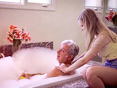 Pijpbeurt, Sperma in mond, Sperma shot, Dochter, Kut duiken, Geschoren, Taboe, Trio