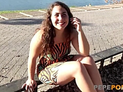 Sucer une bite, Brunette brune, Hd, Fille latino, Homme homme femme, Seins naturels, Espagnole, Plan cul à trois