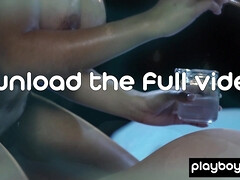 18 jaar, Rondborstig, Zwart, Lesbisch, Masseren, Natuurlijke tieten, Softcore pornografie, Tiener