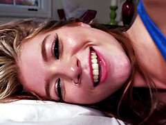 Anal, Doigter, Poilue, Masturbation, Chatte, Tatouage, Vibromasseur, Voyeur