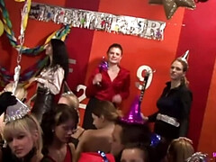 Loco, Estilo perrito, Pajear, Tetas naturales, Orgía, Fiesta, Coño, Intercambio de parejas