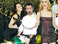 18 jahre, Grosser arsch, Blasen, Hundestellung, Frau frau mann, Natürlichen titten, Jungendliche (18+), Titten