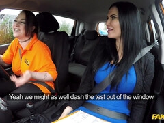 Gros seins, Brunette brune, Rondelette, Doigter, Embrassement, Lesbienne, Chatte, Nénés