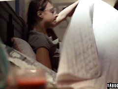 In den arsch, Blasen, Schwanz, Aufs gesicht abspritzen, Fingern, Natürlichen titten, Schlucken, Uniform