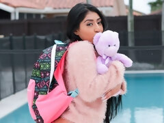 Cul, Sucer une bite, Brunette brune, En levrette, Branlette thaïlandaise, Interracial, Adolescente