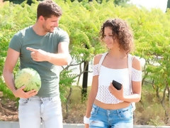 Blasen, Braunhaarige, Lecken, Im freien, Dürr, Entkleiden, Jungendliche (18+), Titten
