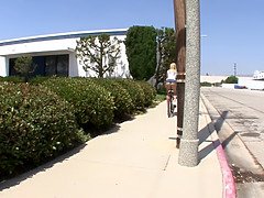 Sucer une bite, Queue, Poilue, Branlette thaïlandaise, Mature, Mère que j'aimerais baiser, Belle mère, Sous la jupe